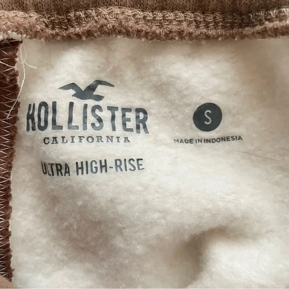 Hollister California Ultra High Rise color block fleece shorts size S loungewear